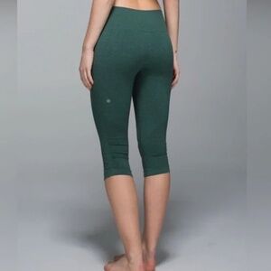 Lululemon In The Flow Crop II Forest Green Size 6 EUC